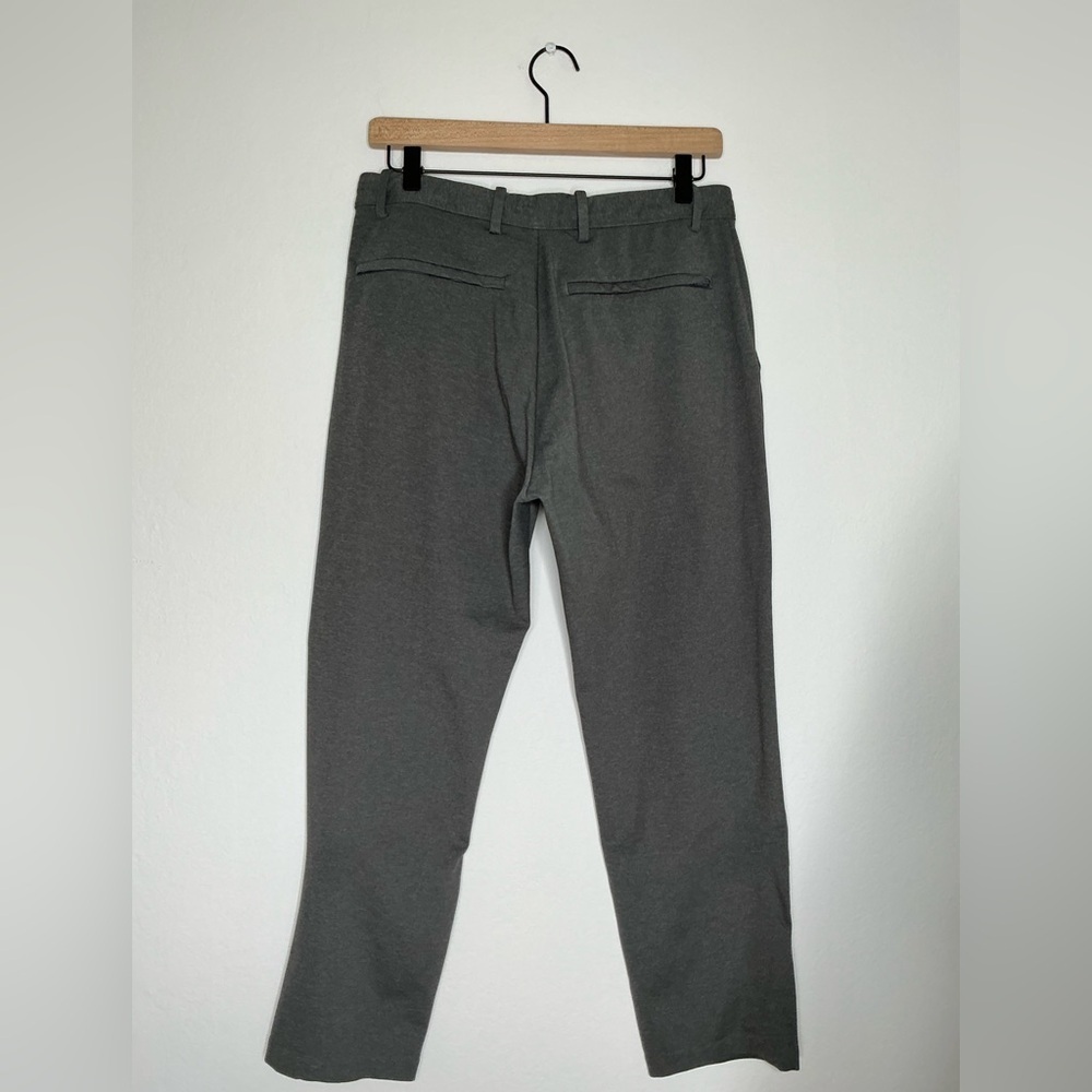 Uniqlo Career Smart Two-Way Stretch Solid Ankle Travel Pants Size Medium - Picture 3 of 11